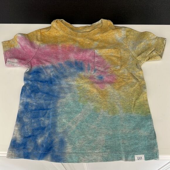 Toddler Gap Bundle of 3 t-shirts and 1 denim shorts - Picture 5 of 13